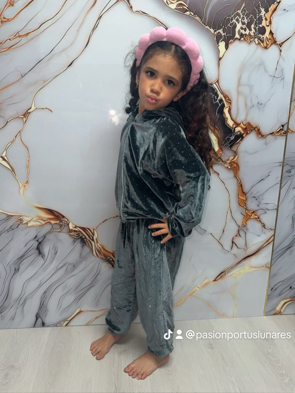 Conjunto brillo gris